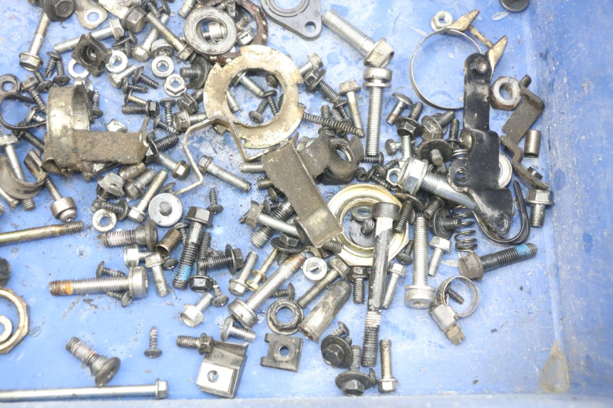 photo de ZAK SCHROEVEN EN BEVESTIGINGSMATERIAAL KYMCO AGILITY 16+ 4T 50 (2018 - 2023) - Zoom op gebruiksstaat