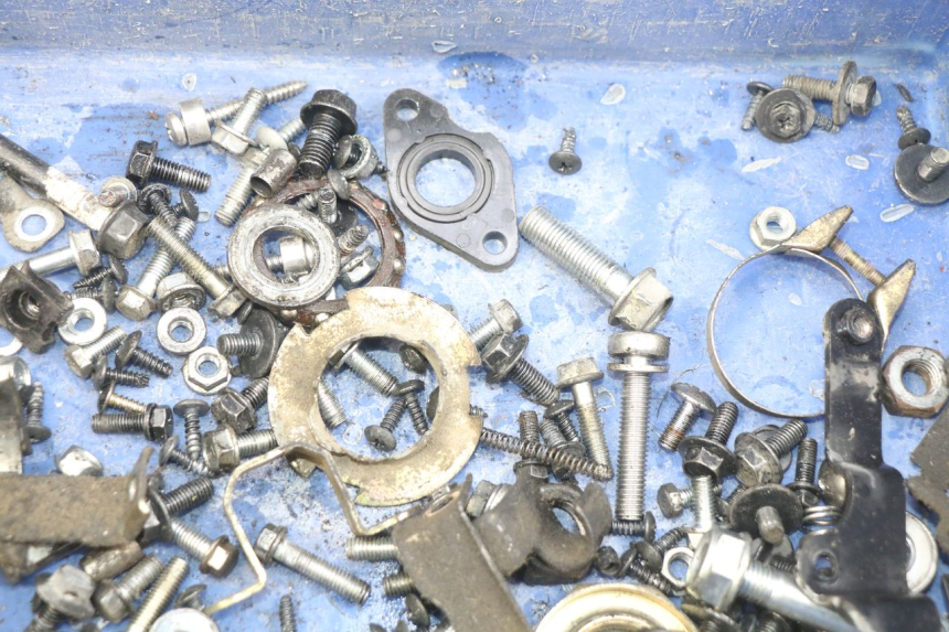 photo de ZAK SCHROEVEN EN BEVESTIGINGSMATERIAAL KYMCO AGILITY 16+ 4T 50 (2018 - 2023) - Andere kijkhoek