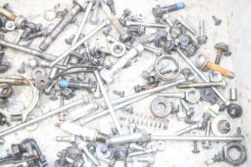 photo de ZAK SCHROEVEN EN BEVESTIGINGSMATERIAAL KYMCO AGILITY 16+ 4T 50 (2018 - 2023) - Zoom op gebruiksstaat