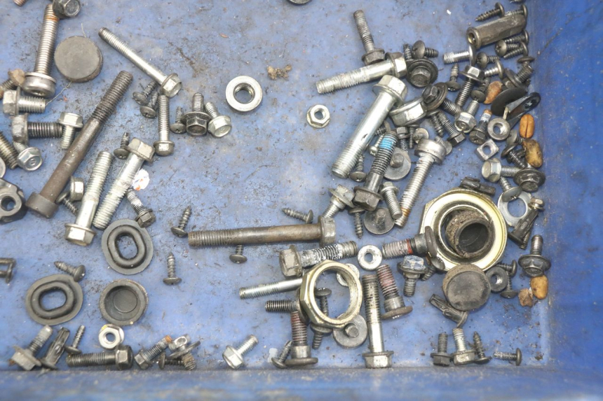 photo de ZAK SCHROEVEN EN BEVESTIGINGSMATERIAAL KYMCO AGILITY 16+ 4T 50 (2018 - 2023) - Zoom op gebruiksstaat