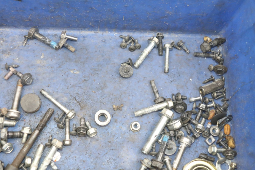 photo de ZAK SCHROEVEN EN BEVESTIGINGSMATERIAAL KYMCO AGILITY 16+ 4T 50 (2018 - 2023) - Andere kijkhoek