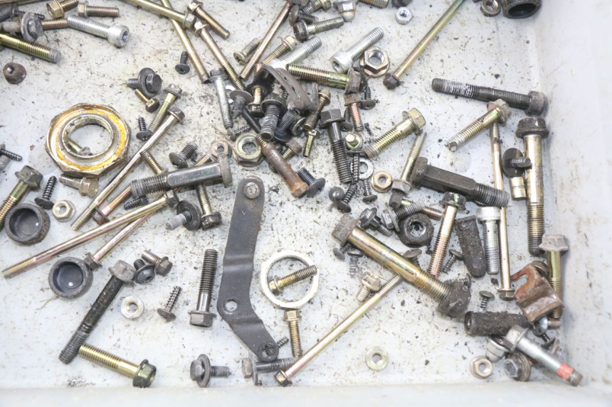 photo de ZAK SCHROEVEN EN BEVESTIGINGSMATERIAAL KYMCO AGILITY 4T 50 (2005 - 2018) - Detail van het onderdeel