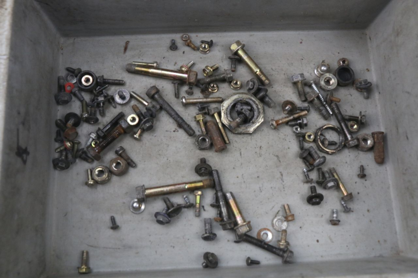 photo de ZAK SCHROEVEN EN BEVESTIGINGSMATERIAAL KYMCO AGILITY 4T 50 (2005 - 2018) - Hoofdaanzicht