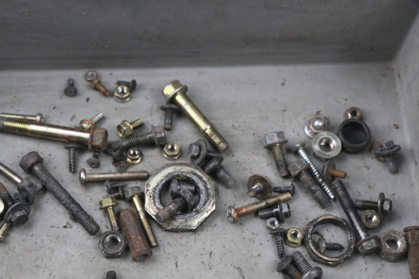 photo de ZAK SCHROEVEN EN BEVESTIGINGSMATERIAAL KYMCO AGILITY 4T 50 (2005 - 2018) - Andere kijkhoek