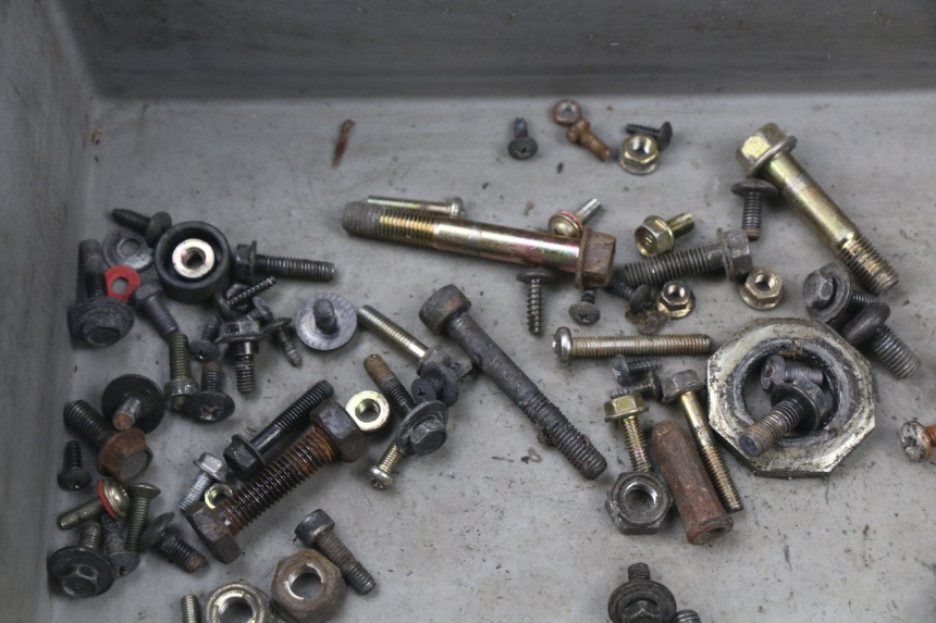 photo de ZAK SCHROEVEN EN BEVESTIGINGSMATERIAAL KYMCO AGILITY 4T 50 (2005 - 2018) - Technische close-up