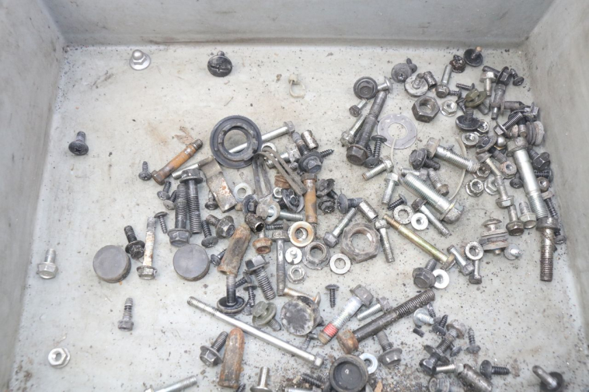 photo de ZAK SCHROEVEN EN BEVESTIGINGSMATERIAAL KYMCO AGILITY 4T 50 (2018 - 2022) - Detail van het onderdeel