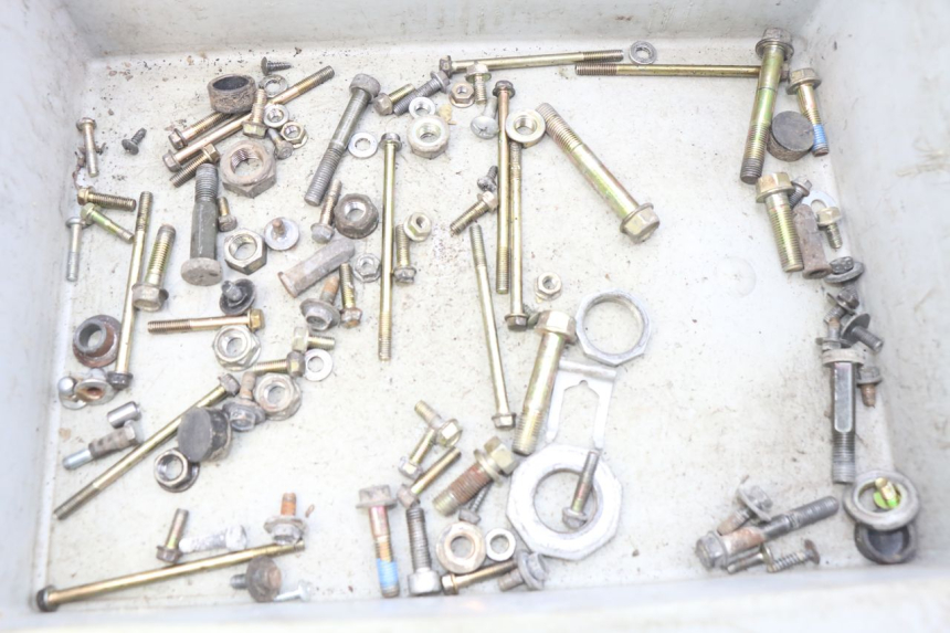 photo de ZAK SCHROEVEN EN BEVESTIGINGSMATERIAAL KYMCO AGILITY 4T 50 (2005 - 2018) - Detail van het onderdeel