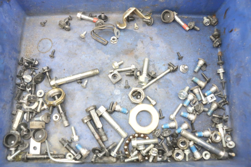 photo de ZAK SCHROEVEN EN BEVESTIGINGSMATERIAAL KYMCO AGILITY 4T 50 (2018 - 2022) - Hoofdaanzicht