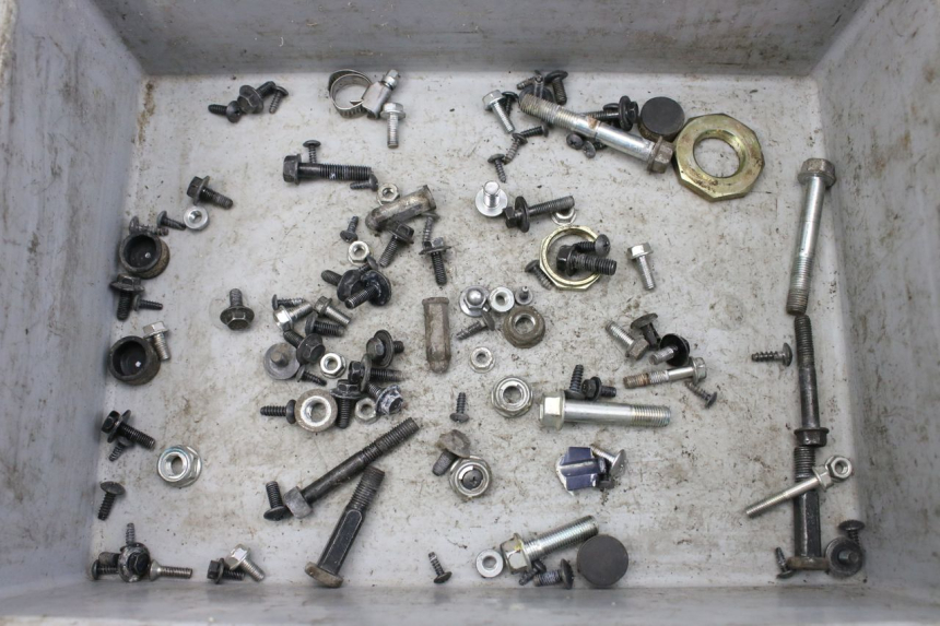 photo de ZAK SCHROEVEN EN BEVESTIGINGSMATERIAAL KYMCO AGILITY 4T 50 (2018 - 2022) - Detail van het onderdeel