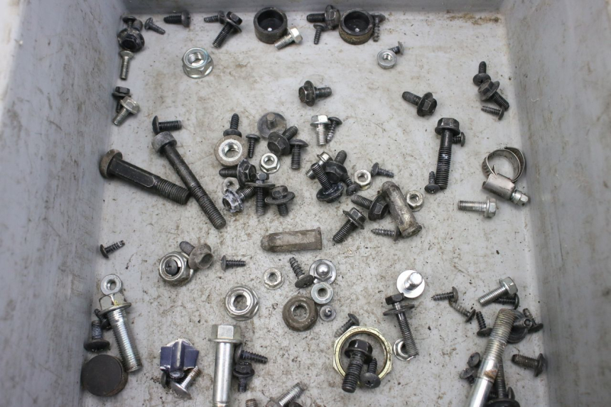 photo de ZAK SCHROEVEN EN BEVESTIGINGSMATERIAAL KYMCO AGILITY 4T 50 (2018 - 2022) - Zoom op gebruiksstaat