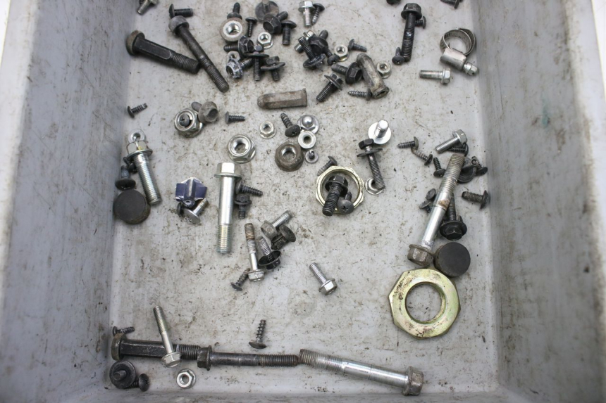 photo de ZAK SCHROEVEN EN BEVESTIGINGSMATERIAAL KYMCO AGILITY 4T 50 (2018 - 2022) - Andere kijkhoek