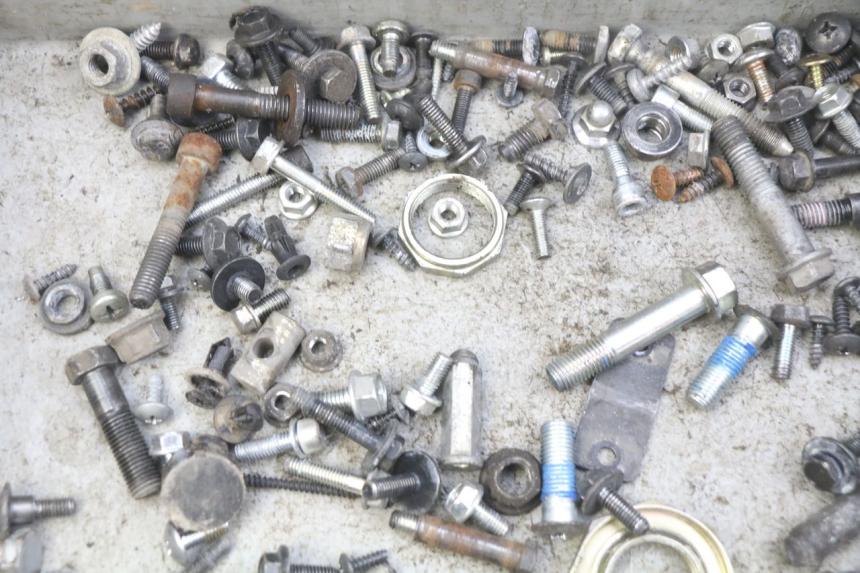 photo de ZAK SCHROEVEN EN BEVESTIGINGSMATERIAAL KYMCO AGILITY 4T 50 (2018 - 2022) - Detail van het onderdeel