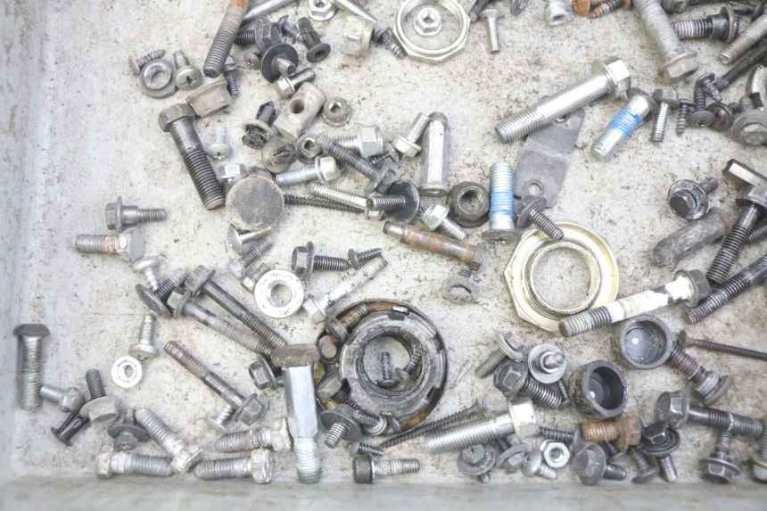 photo de ZAK SCHROEVEN EN BEVESTIGINGSMATERIAAL KYMCO AGILITY 4T 50 (2018 - 2022) - Zoom op gebruiksstaat