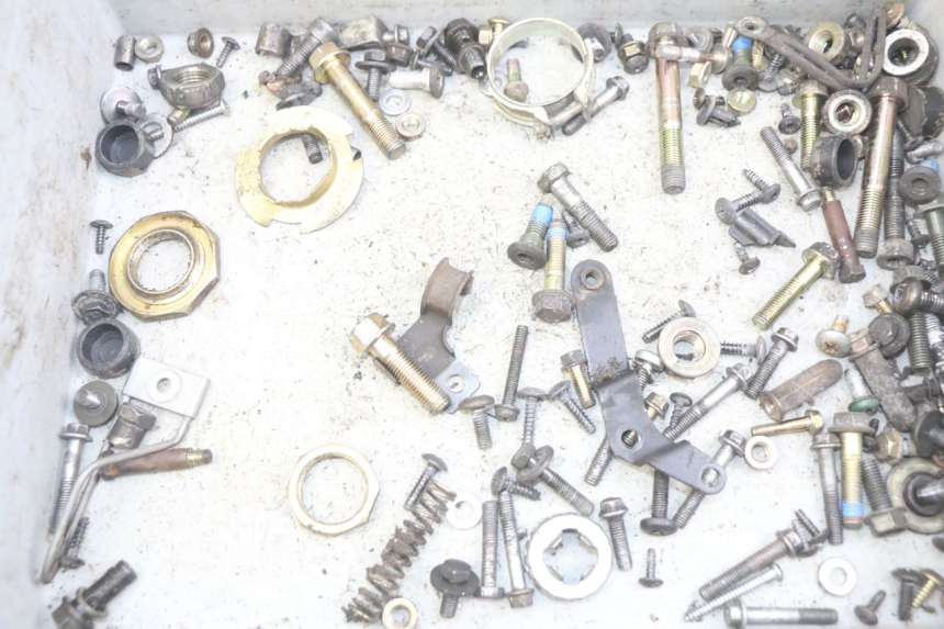 photo de ZAK SCHROEVEN EN BEVESTIGINGSMATERIAAL KYMCO AGILITY 4T 50 (2005 - 2018) - Detail van het onderdeel