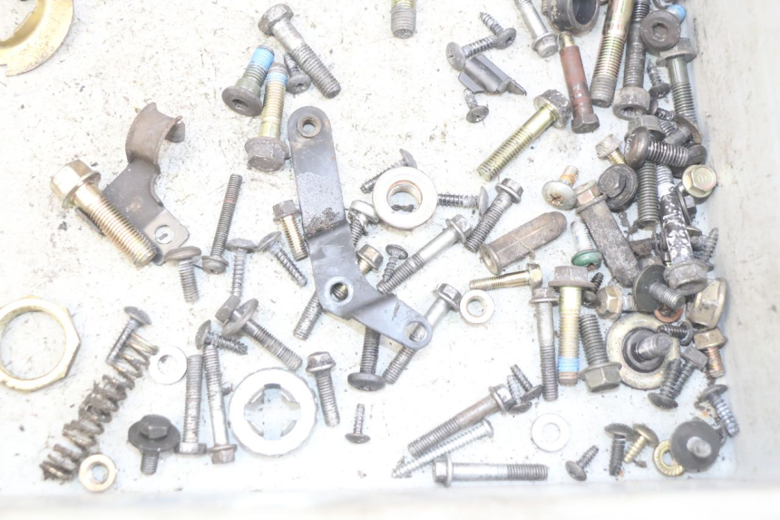 photo de ZAK SCHROEVEN EN BEVESTIGINGSMATERIAAL KYMCO AGILITY 4T 50 (2005 - 2018) - Zoom op gebruiksstaat