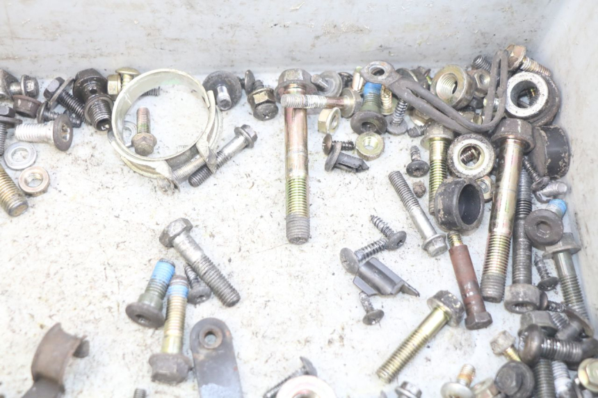 photo de ZAK SCHROEVEN EN BEVESTIGINGSMATERIAAL KYMCO AGILITY 4T 50 (2005 - 2018) - Andere kijkhoek