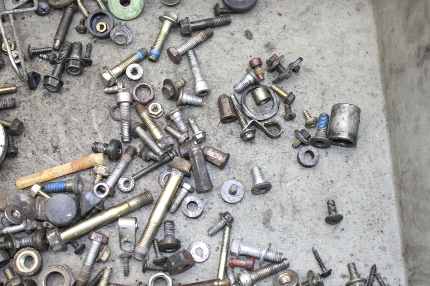 photo de ZAK SCHROEVEN EN BEVESTIGINGSMATERIAAL KYMCO AGILITY 4T 50 (2005 - 2018) - Detail van het onderdeel