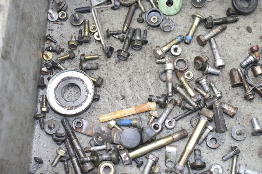 photo de ZAK SCHROEVEN EN BEVESTIGINGSMATERIAAL KYMCO AGILITY 4T 50 (2005 - 2018) - Zoom op gebruiksstaat