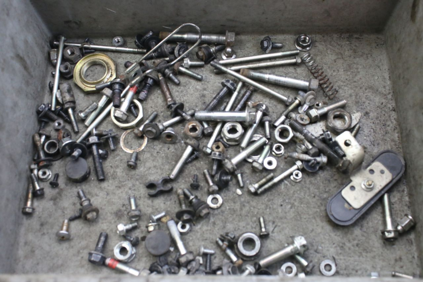 photo de ZAK SCHROEVEN EN BEVESTIGINGSMATERIAAL KYMCO AGILITY 4T 50 (2018 - 2022) - Hoofdaanzicht