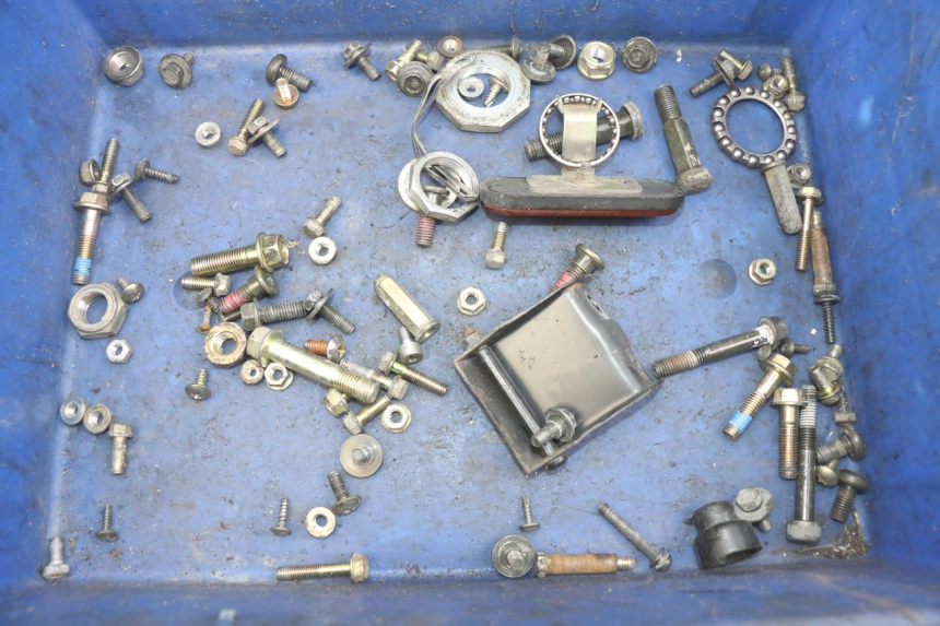 photo de ZAK SCHROEVEN EN BEVESTIGINGSMATERIAAL KYMCO AGILITY 4T 50 (2005 - 2018) - Hoofdaanzicht