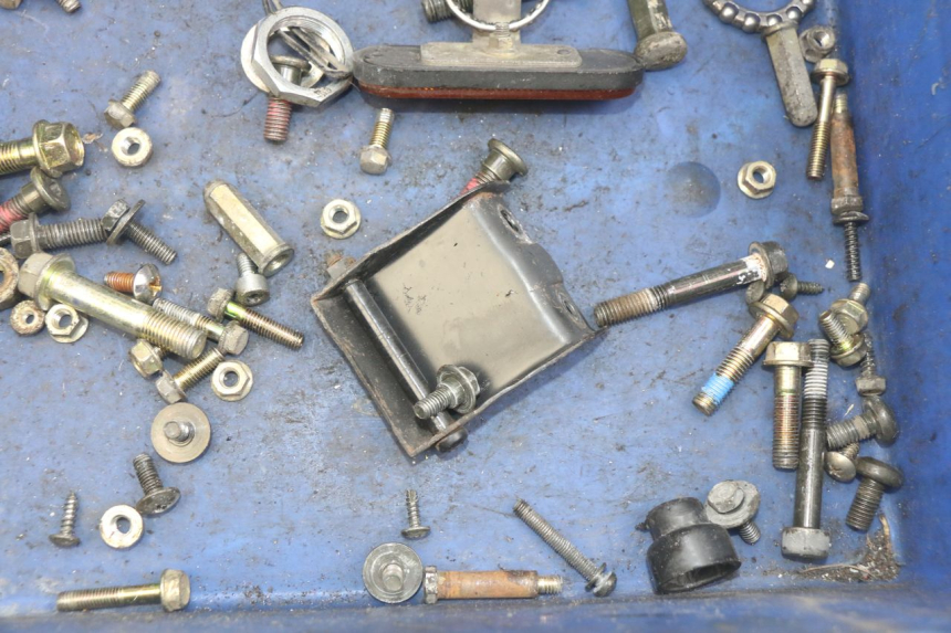 photo de ZAK SCHROEVEN EN BEVESTIGINGSMATERIAAL KYMCO AGILITY 4T 50 (2005 - 2018) - Zoom op gebruiksstaat