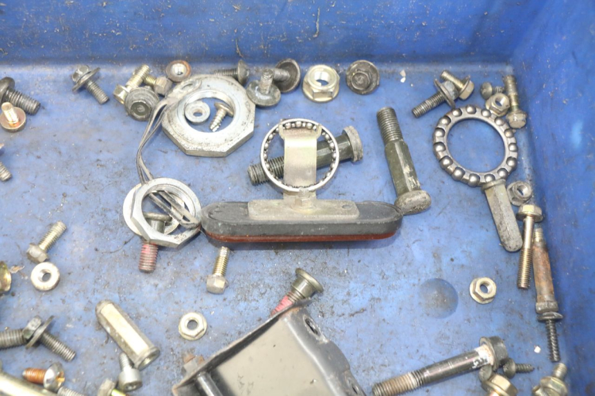 photo de ZAK SCHROEVEN EN BEVESTIGINGSMATERIAAL KYMCO AGILITY 4T 50 (2005 - 2018) - Andere kijkhoek