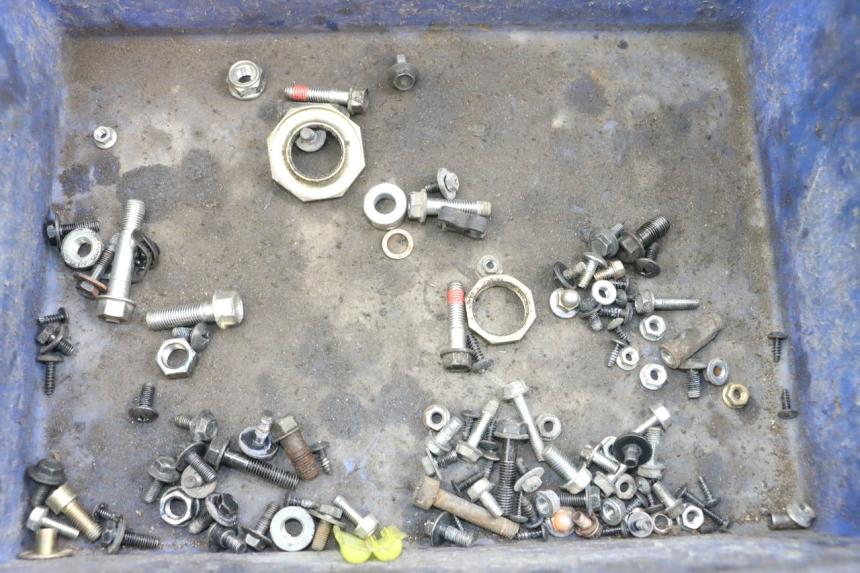 photo de ZAK SCHROEVEN EN BEVESTIGINGSMATERIAAL KYMCO AGILITY 4T 50 (2018 - 2022) - Detail van het onderdeel