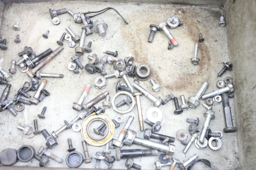 photo de ZAK SCHROEVEN EN BEVESTIGINGSMATERIAAL KYMCO AGILITY 4T 50 (2018 - 2022) - Detail van het onderdeel