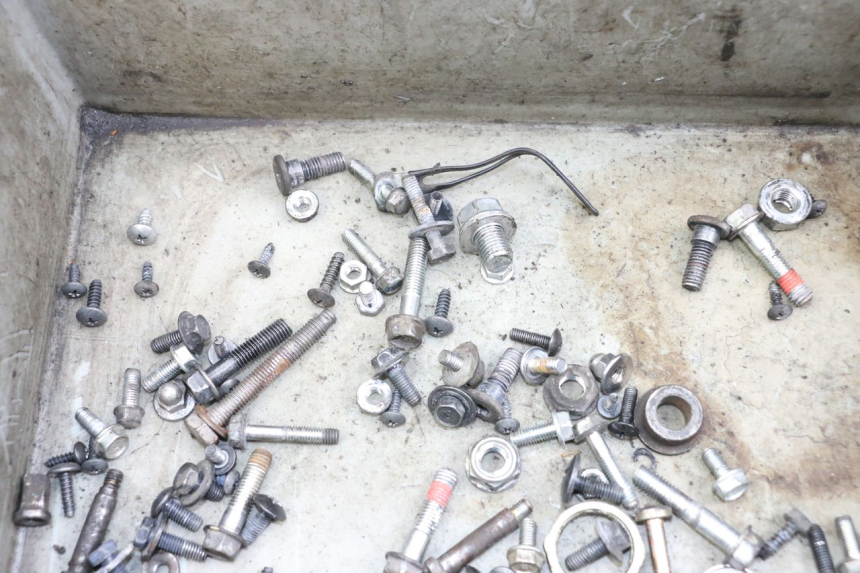 photo de ZAK SCHROEVEN EN BEVESTIGINGSMATERIAAL KYMCO AGILITY 4T 50 (2018 - 2022) - Zoom op gebruiksstaat