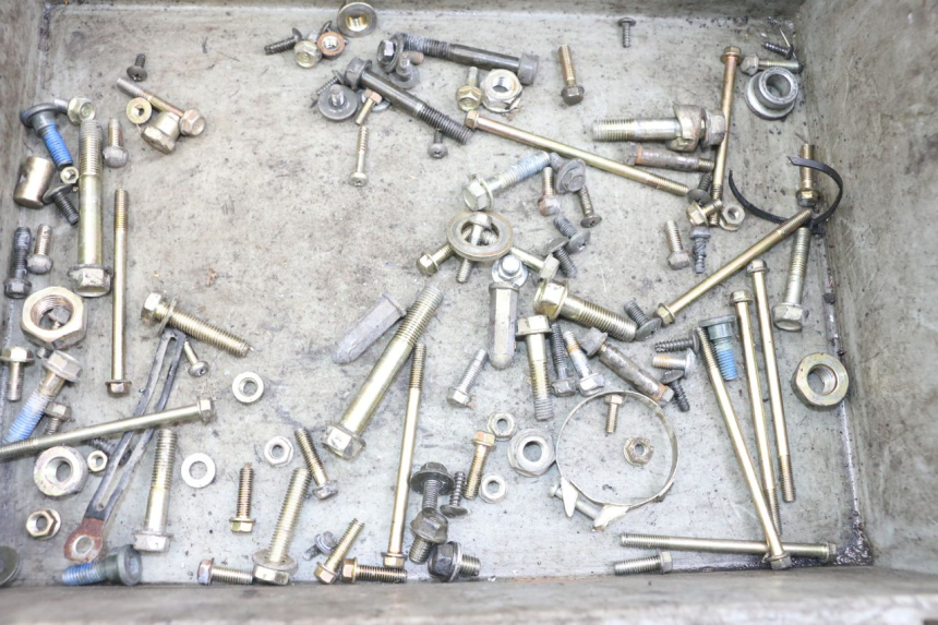 photo de ZAK SCHROEVEN EN BEVESTIGINGSMATERIAAL KYMCO AGILITY 4T 50 (2005 - 2018) - Detail van het onderdeel