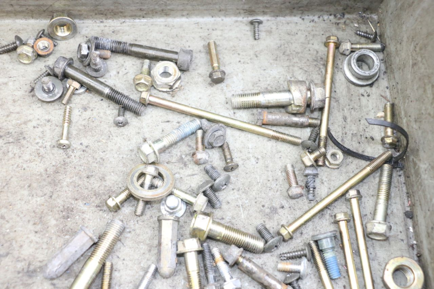 photo de ZAK SCHROEVEN EN BEVESTIGINGSMATERIAAL KYMCO AGILITY 4T 50 (2005 - 2018) - Zoom op gebruiksstaat