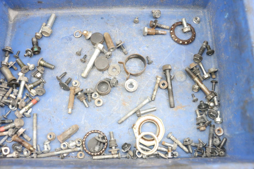 photo de ZAK SCHROEVEN EN BEVESTIGINGSMATERIAAL KYMCO AGILITY 4T 50 (2018 - 2022) - Detail van het onderdeel