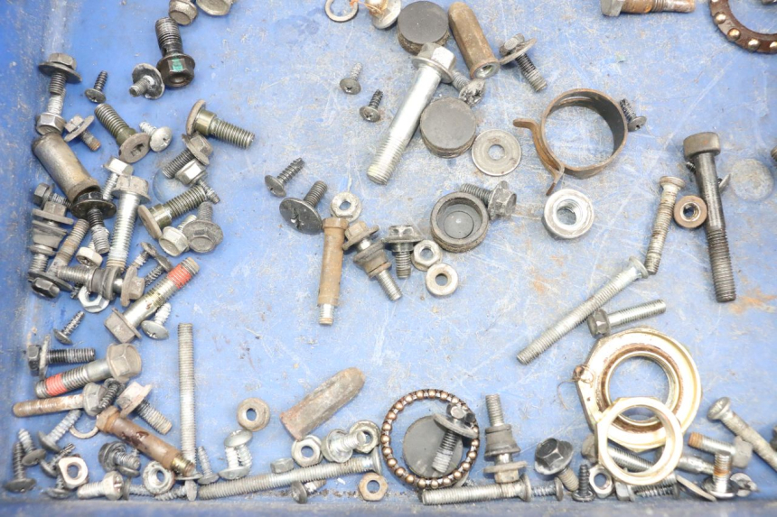 photo de ZAK SCHROEVEN EN BEVESTIGINGSMATERIAAL KYMCO AGILITY 4T 50 (2018 - 2022) - Zoom op gebruiksstaat