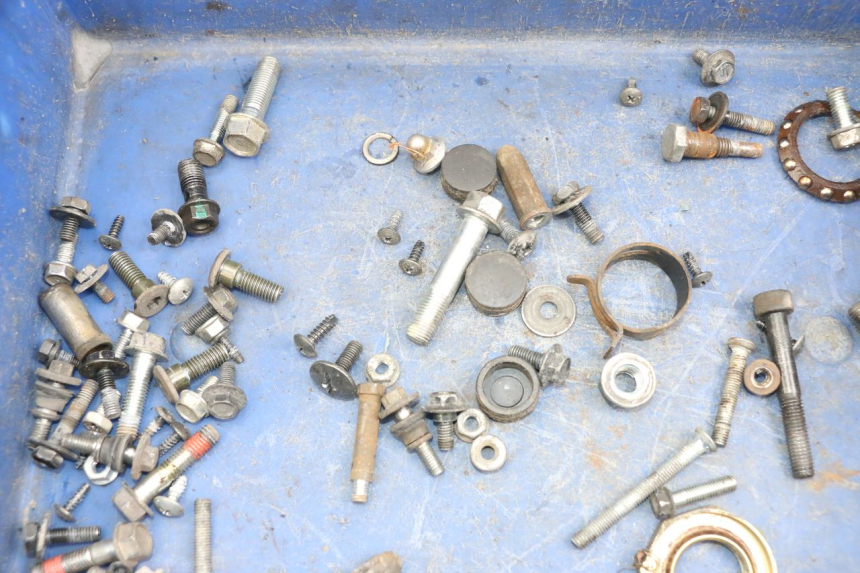 photo de ZAK SCHROEVEN EN BEVESTIGINGSMATERIAAL KYMCO AGILITY 4T 50 (2018 - 2022) - Andere kijkhoek