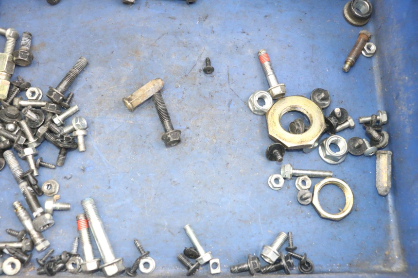 photo de ZAK SCHROEVEN EN BEVESTIGINGSMATERIAAL KYMCO AGILITY 4T 50 (2018 - 2022) - Detail van het onderdeel