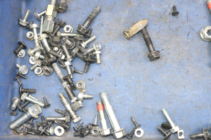 photo de ZAK SCHROEVEN EN BEVESTIGINGSMATERIAAL KYMCO AGILITY 4T 50 (2018 - 2022) - Zoom op gebruiksstaat