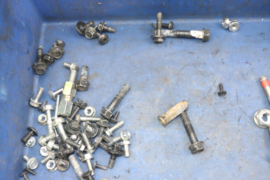 photo de ZAK SCHROEVEN EN BEVESTIGINGSMATERIAAL KYMCO AGILITY 4T 50 (2018 - 2022) - Andere kijkhoek