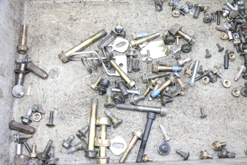 photo de ZAK SCHROEVEN EN BEVESTIGINGSMATERIAAL KYMCO AGILITY 4T 50 (2005 - 2018) - Zoom op gebruiksstaat