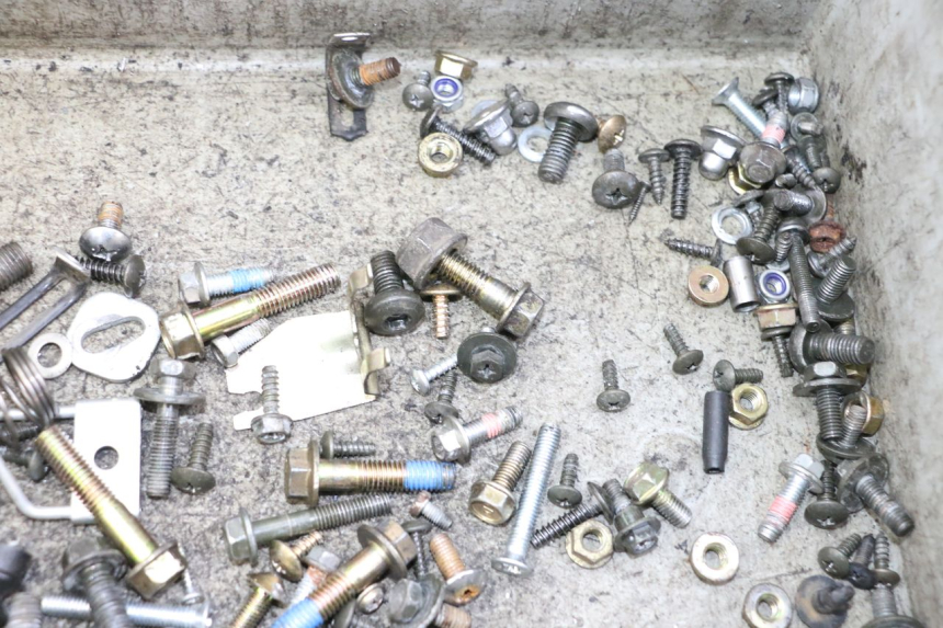 photo de ZAK SCHROEVEN EN BEVESTIGINGSMATERIAAL KYMCO AGILITY 4T 50 (2005 - 2018) - Andere kijkhoek