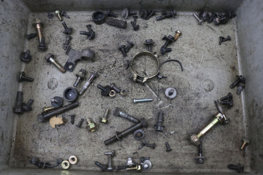 photo de ZAK SCHROEVEN EN BEVESTIGINGSMATERIAAL KYMCO AGILITY CARRY 50 (2011 - 2020) - Hoofdaanzicht