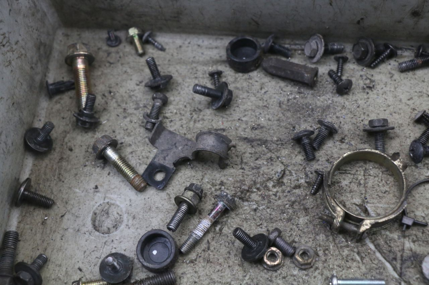 photo de ZAK SCHROEVEN EN BEVESTIGINGSMATERIAAL KYMCO AGILITY CARRY 50 (2011 - 2020) - Detail van het onderdeel