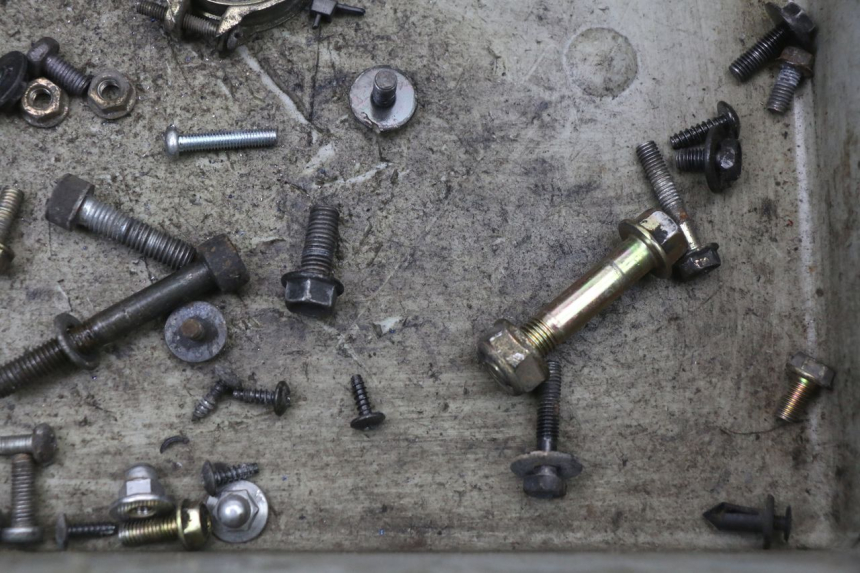 photo de ZAK SCHROEVEN EN BEVESTIGINGSMATERIAAL KYMCO AGILITY CARRY 50 (2011 - 2020) - Technische close-up