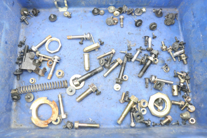 photo de ZAK SCHROEVEN EN BEVESTIGINGSMATERIAAL KYMCO AGILITY CITY 2T 50 (2008 - 2016) - Hoofdaanzicht