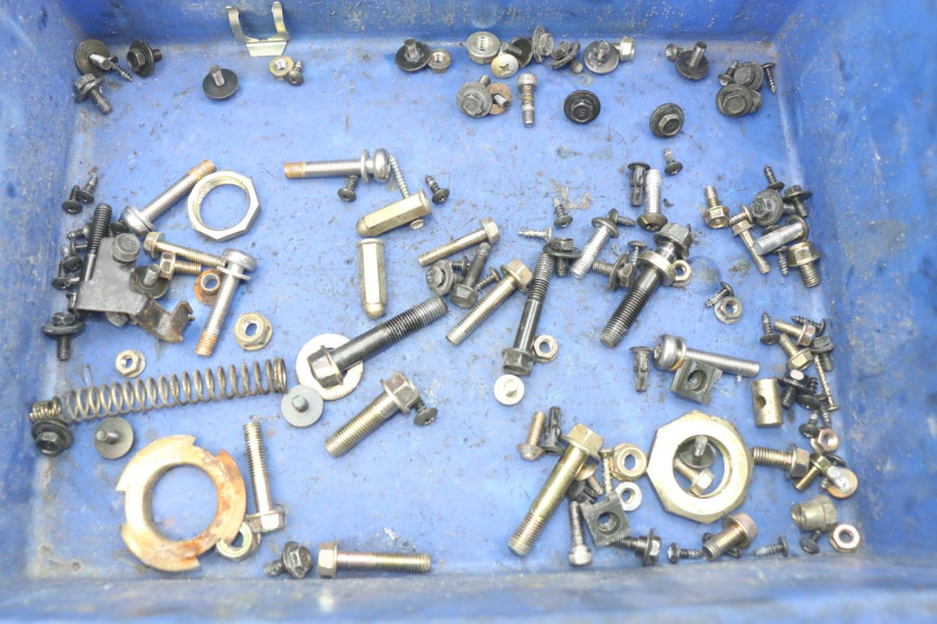 photo de ZAK SCHROEVEN EN BEVESTIGINGSMATERIAAL KYMCO AGILITY CITY 2T 50 (2008 - 2016) - Detail van het onderdeel