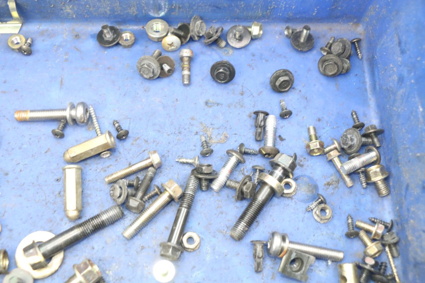 photo de ZAK SCHROEVEN EN BEVESTIGINGSMATERIAAL KYMCO AGILITY CITY 2T 50 (2008 - 2016) - Zoom op gebruiksstaat