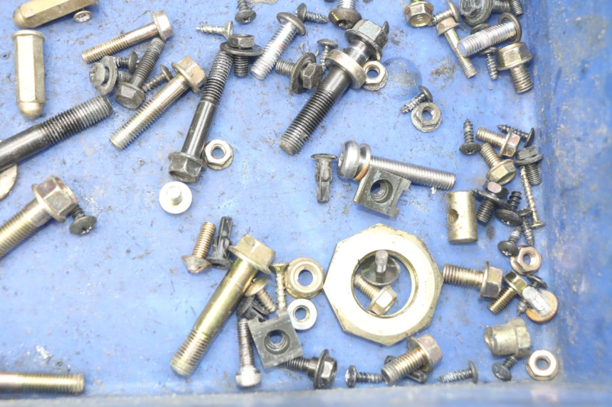 photo de ZAK SCHROEVEN EN BEVESTIGINGSMATERIAAL KYMCO AGILITY CITY 2T 50 (2008 - 2016) - Andere kijkhoek