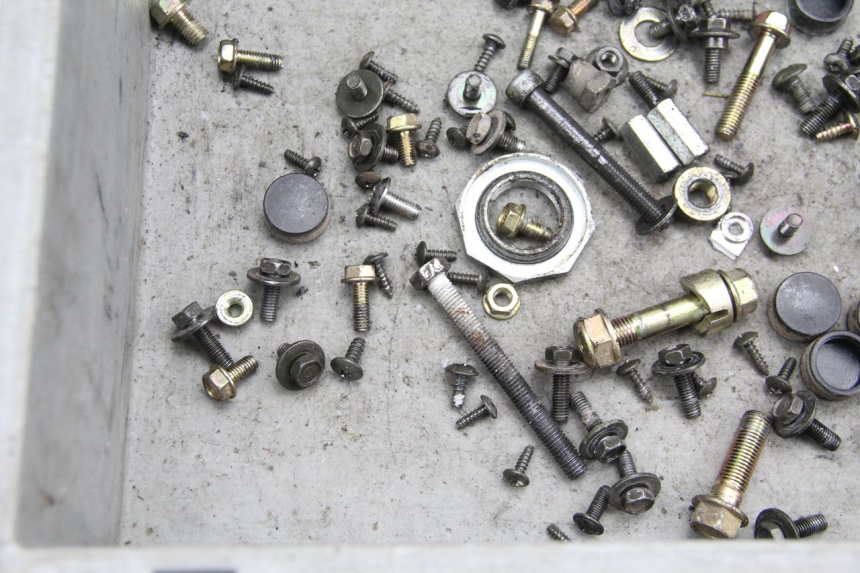 photo de ZAK SCHROEVEN EN BEVESTIGINGSMATERIAAL KYMCO AGILITY CITY 4T 50 (2008 - 2016) - Detail van het onderdeel