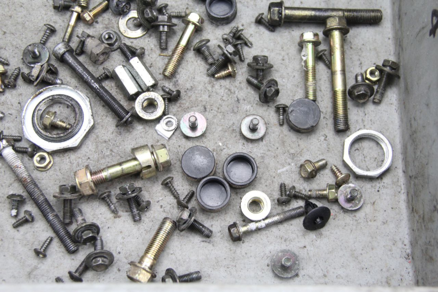 photo de ZAK SCHROEVEN EN BEVESTIGINGSMATERIAAL KYMCO AGILITY CITY 4T 50 (2008 - 2016) - Zoom op gebruiksstaat