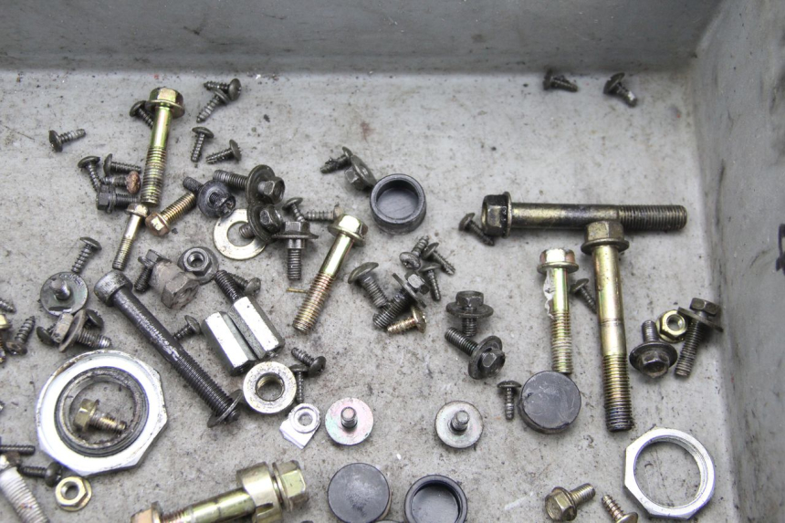 photo de ZAK SCHROEVEN EN BEVESTIGINGSMATERIAAL KYMCO AGILITY CITY 4T 50 (2008 - 2016) - Andere kijkhoek