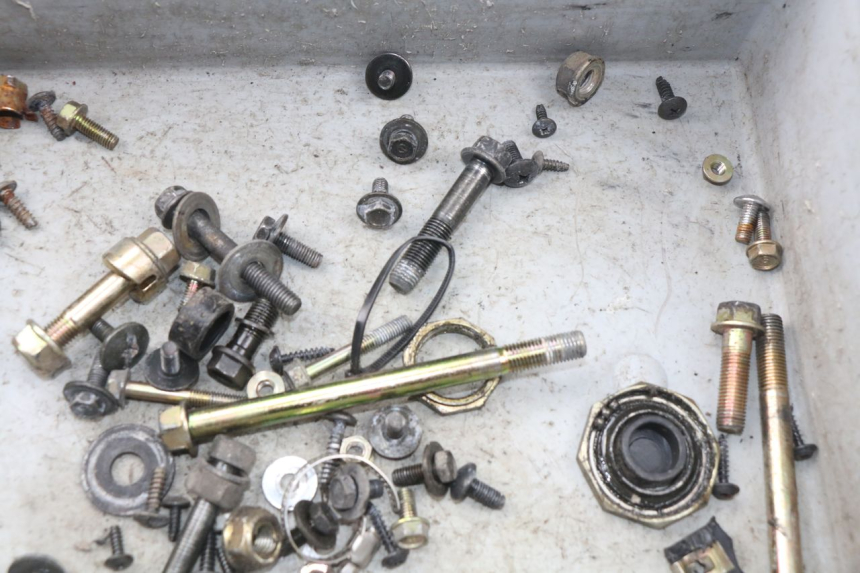 photo de ZAK SCHROEVEN EN BEVESTIGINGSMATERIAAL KYMCO AGILITY FR 2T 50 (2012 - 2017) - Zoom op gebruiksstaat